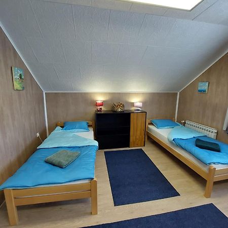 Hostel Suzzzy Novska Экстерьер фото