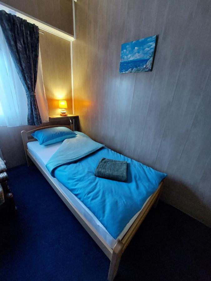 Hostel Suzzzy Novska Экстерьер фото