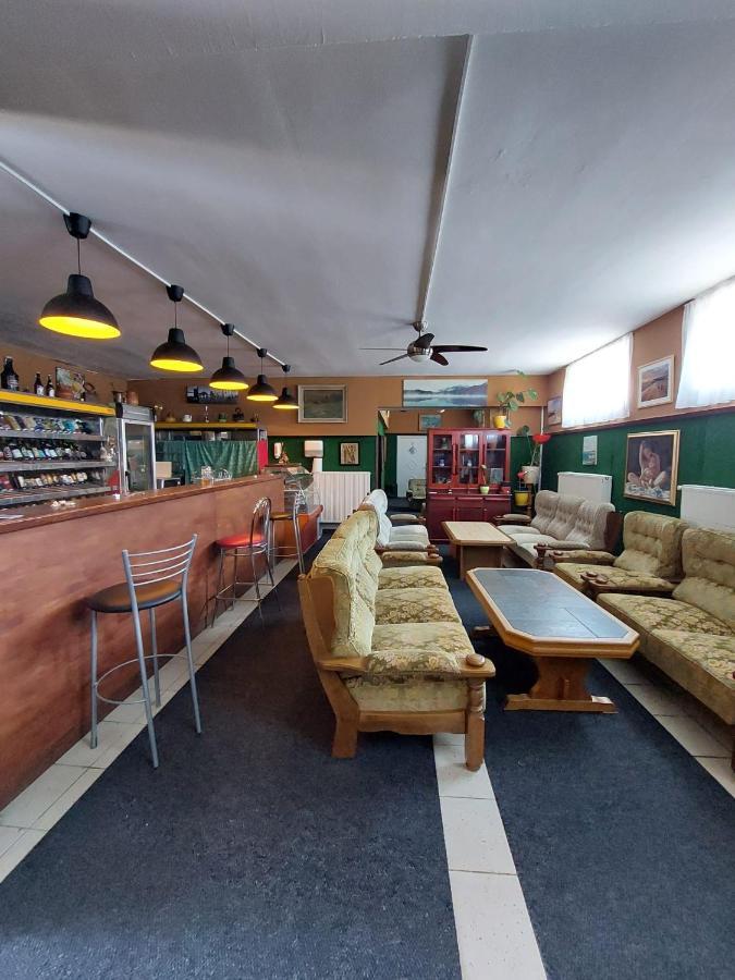 Hostel Suzzzy Novska Экстерьер фото