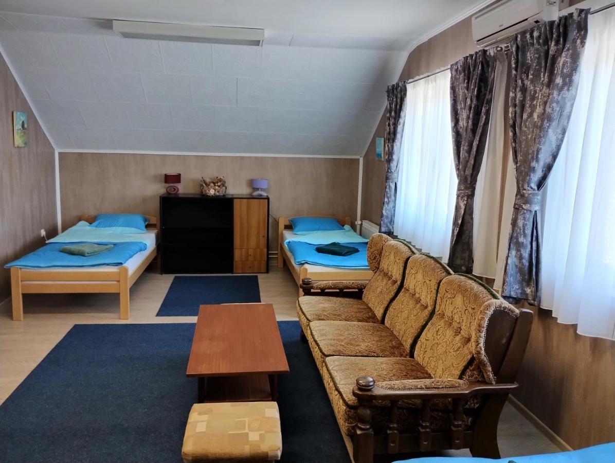 Hostel Suzzzy Novska Экстерьер фото