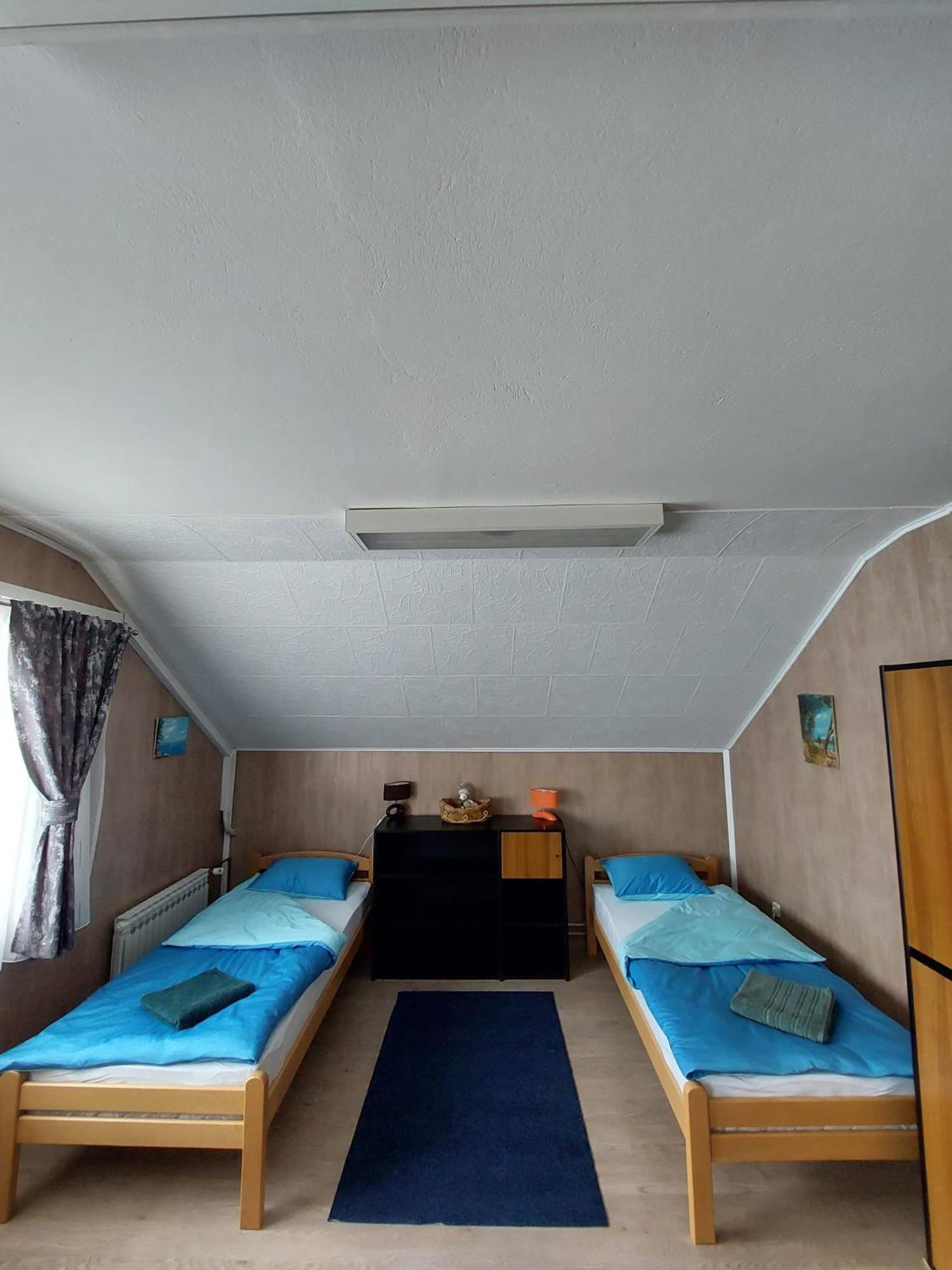 Hostel Suzzzy Novska Экстерьер фото