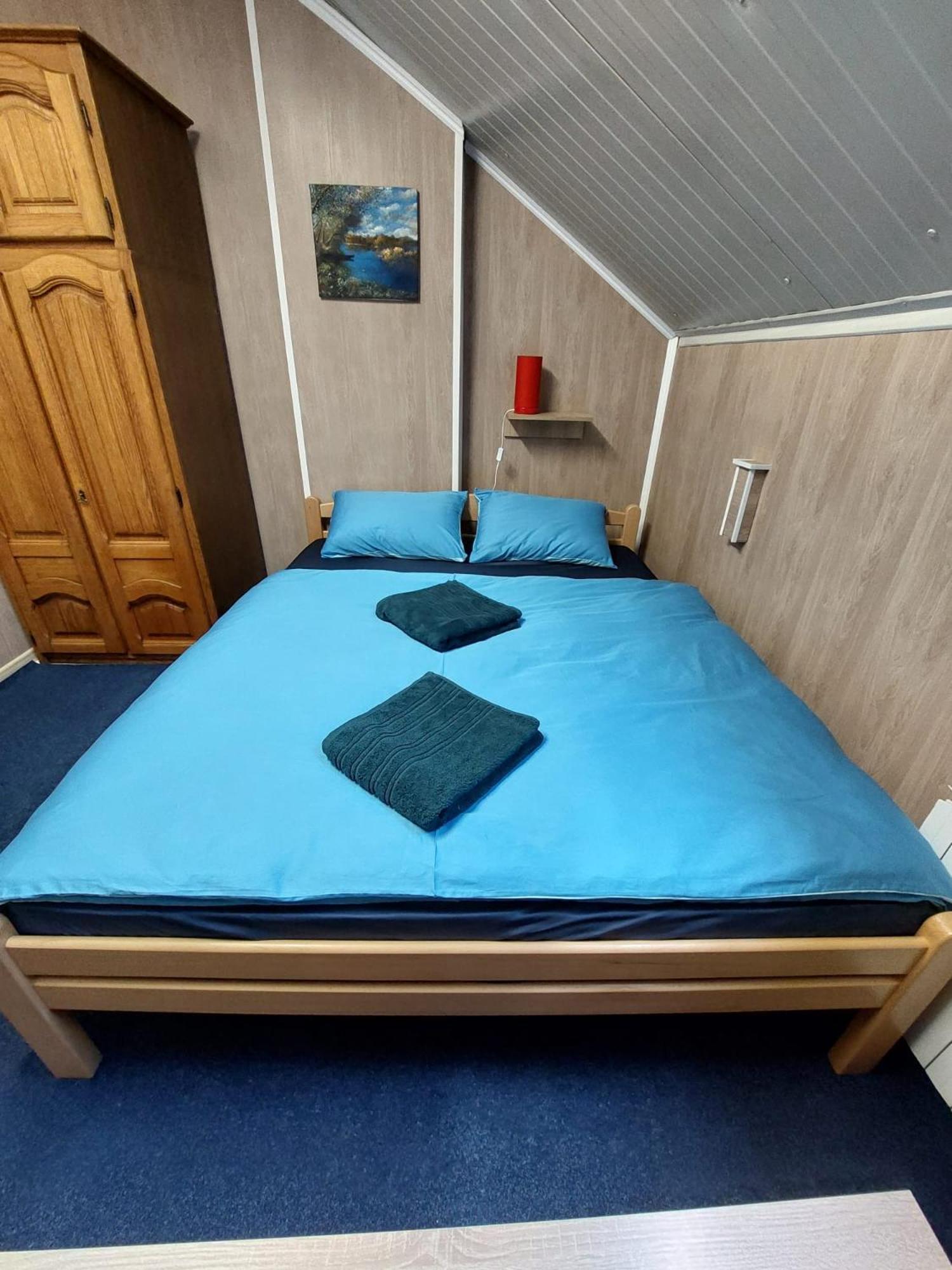 Hostel Suzzzy Novska Экстерьер фото